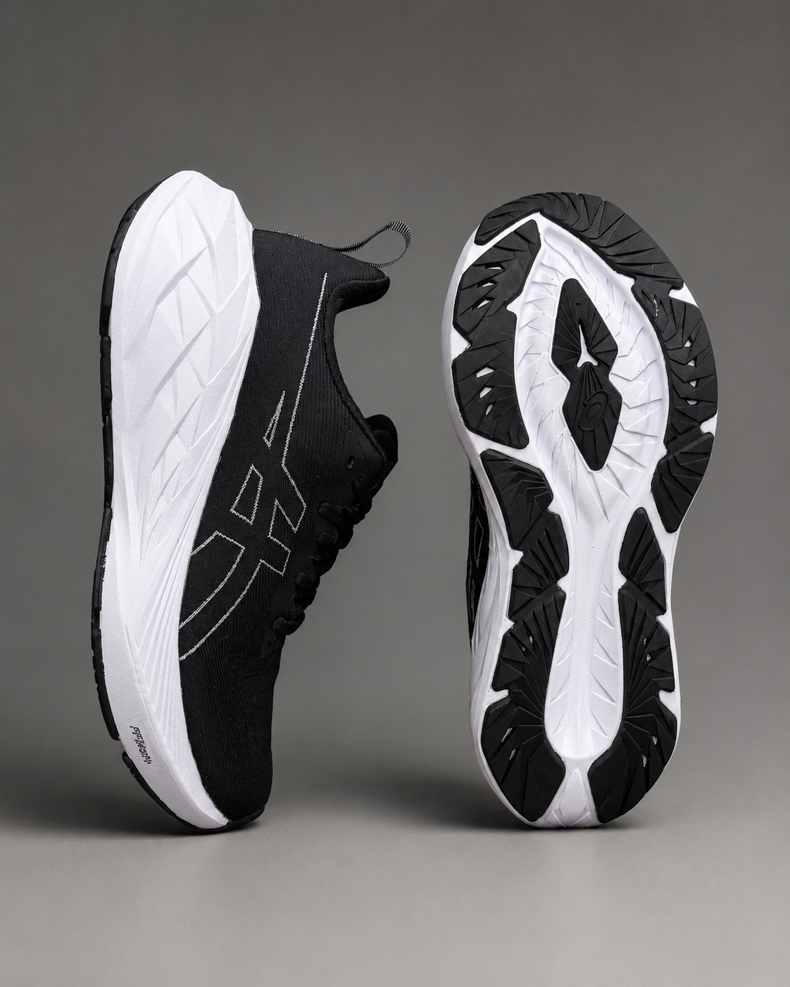 ASICS Novablast 4 — Black/White — Running & Comfort Shoes