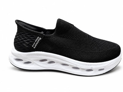 Runners Slip-On Knit Sneakers (Black/White)