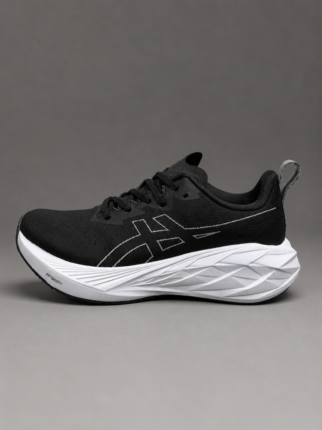 ASICS Novablast 4 — Black/White — Running & Comfort Shoes