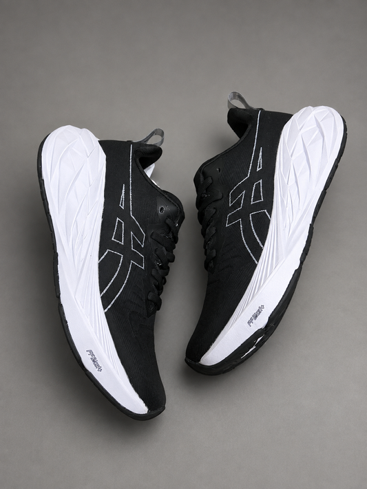ASICS Novablast 4 — Black/White — Running & Comfort Shoes